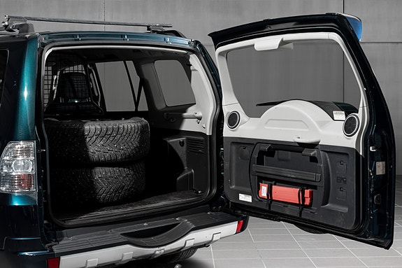 Mitsubishi Pajero 11 of 30