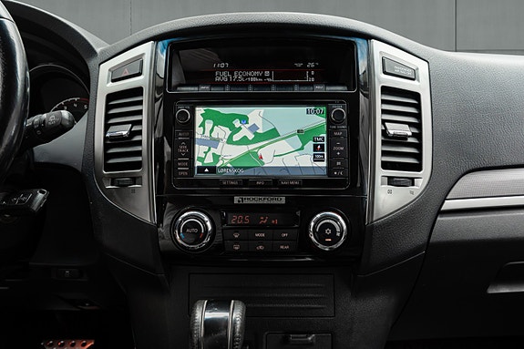 Mitsubishi Pajero 23 of 30