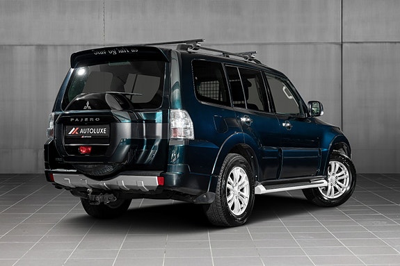 Mitsubishi Pajero 6 of 30