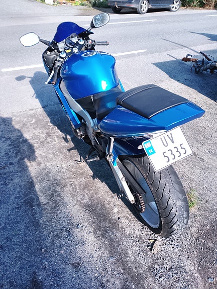 Yamaha R1 4 of 4