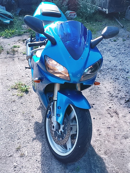 Yamaha R1 2 of 4