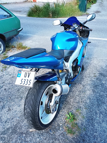 Yamaha R1 3 of 4