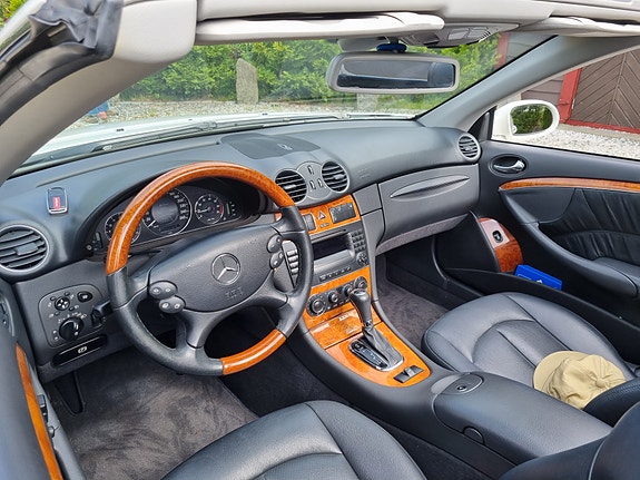 Mercedes-Benz CLK320 7 of 18