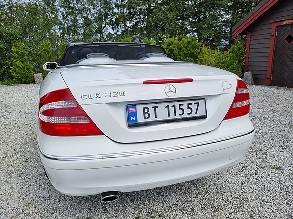 Mercedes-Benz CLK320 6 of 18