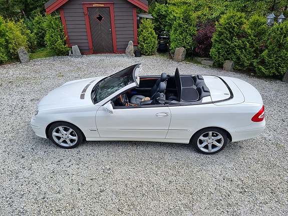 Mercedes-Benz CLK320 2 of 18