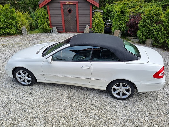 Mercedes-Benz CLK320 5 of 18