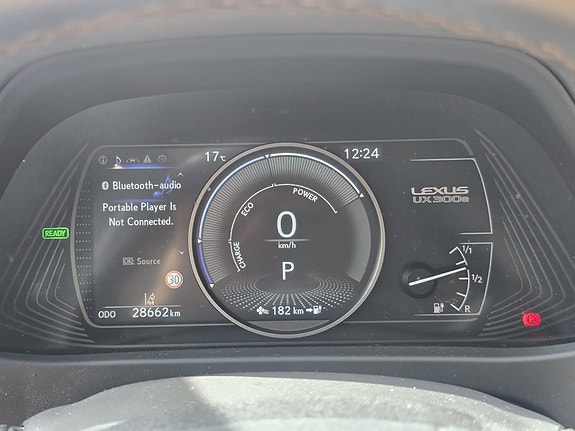 Lexus UX300e 6 of 8