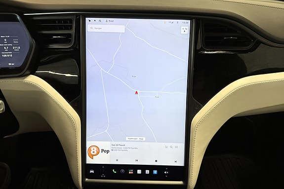 Tesla Model X 17 of 23