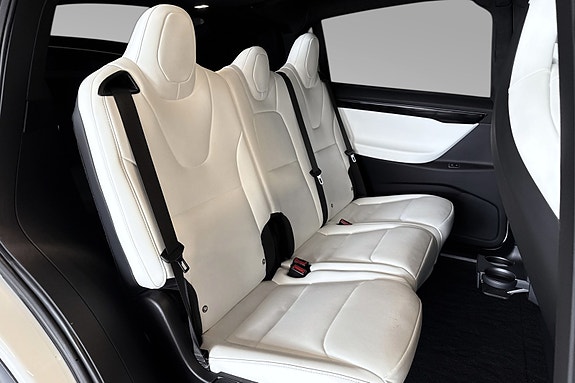 Tesla Model X 11 of 23