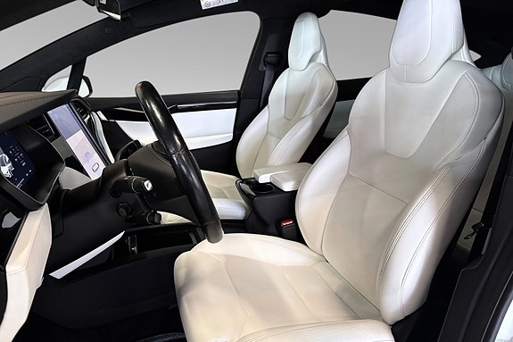 Tesla Model X 7 of 23
