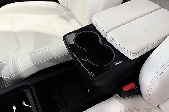Tesla Model X 18 of 23