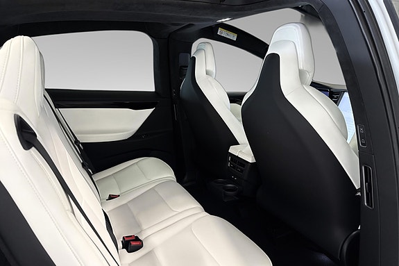 Tesla Model X 9 of 23