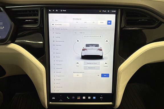 Tesla Model X 15 of 23