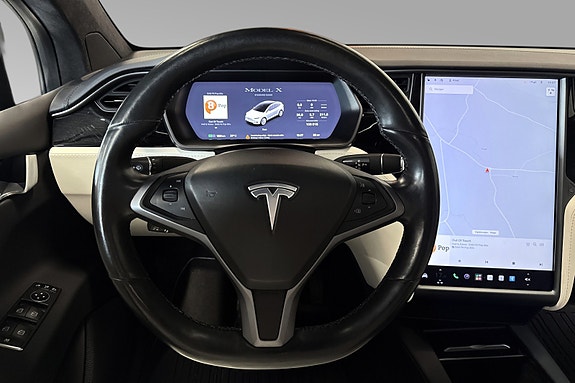 Tesla Model X 13 of 23