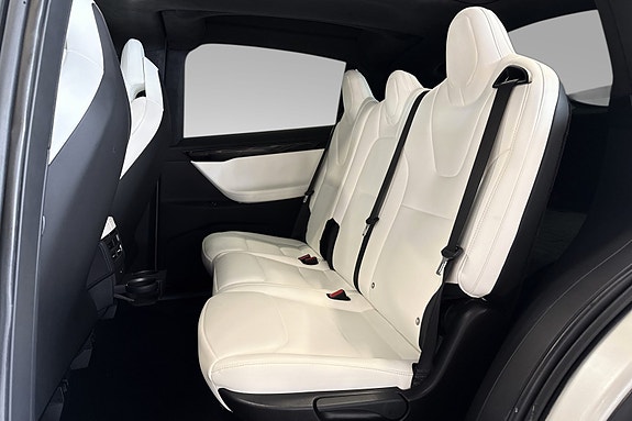 Tesla Model X 10 of 23