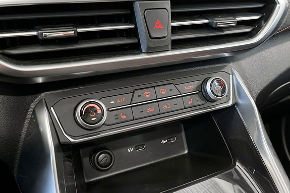 Maxus Euniq 5 15 of 30