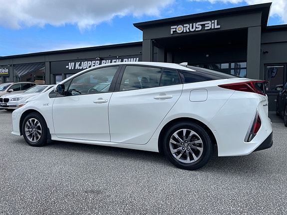 Toyota Prius Plug-in Hybrid 2 of 30