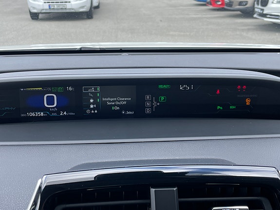 Toyota Prius Plug-in Hybrid 22 of 30