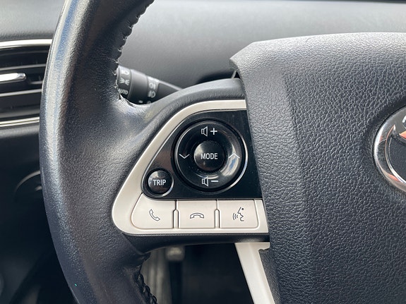 Toyota Prius Plug-in Hybrid 21 of 30