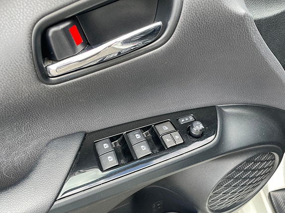 Toyota Prius Plug-in Hybrid 18 of 30