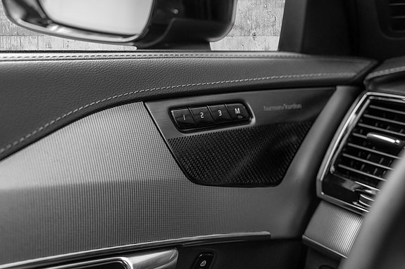 Volvo XC90 11 of 27