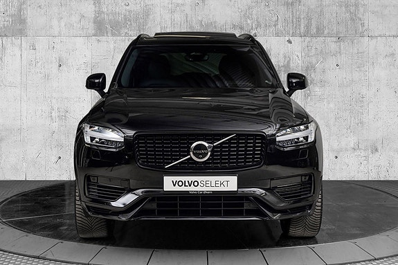 Volvo XC90 3 of 27