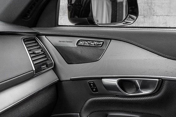 Volvo XC90 22 of 27