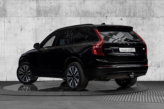 Volvo XC90 2 of 27