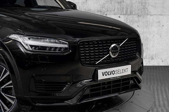Volvo XC90 5 of 27