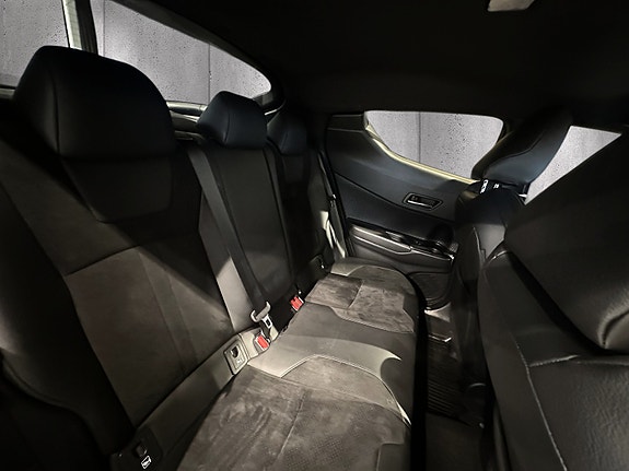 Toyota C-HR 19 of 21