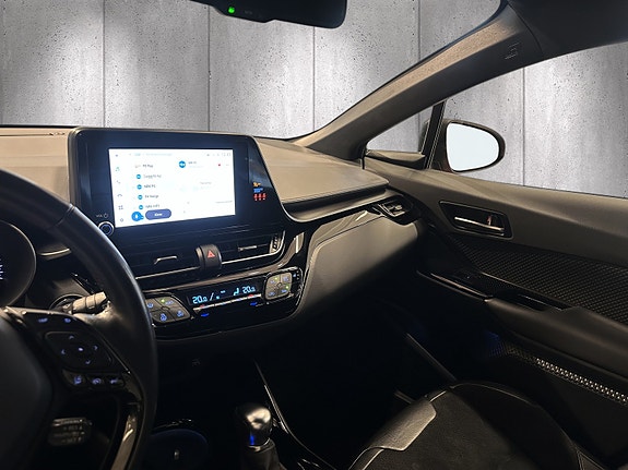 Toyota C-HR 13 of 21