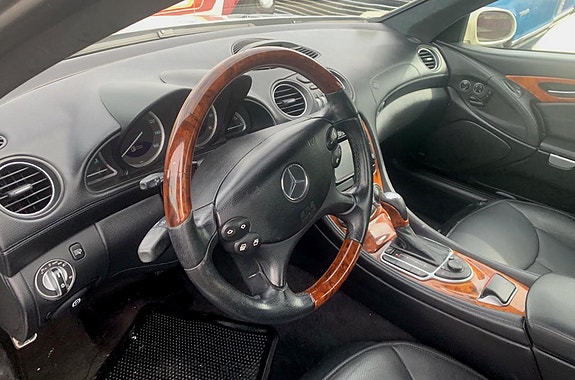 Mercedes-Benz SL500 5 of 7