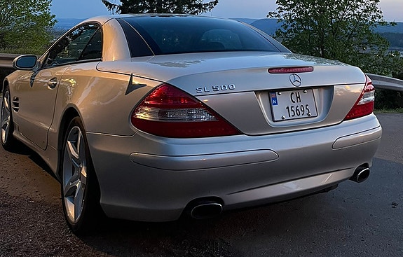 Mercedes-Benz SL500 4 of 7