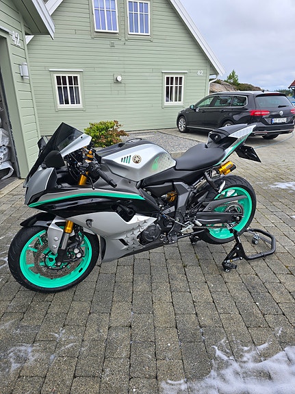 Yamaha R7 5 of 16