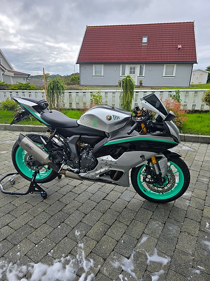 Yamaha R7 4 of 16