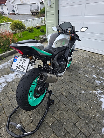 Yamaha R7 6 of 16