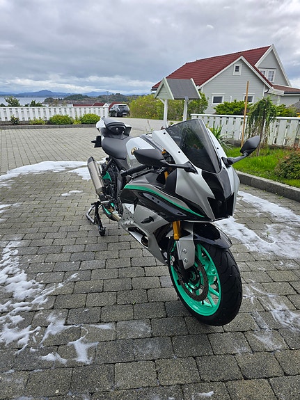 Yamaha R7 3 of 16