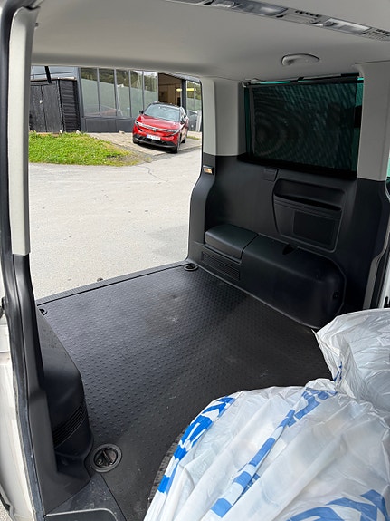 Volkswagen Transporter 8 of 15