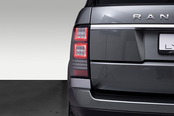 Land Rover Range Rover 8 of 30