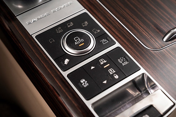 Land Rover Range Rover 26 of 30