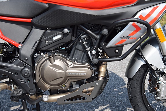 QJ Motor SRT600SX - Veskesett inkludert i prisen! 11 of 25