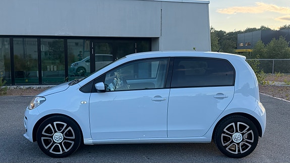 Volkswagen UP! 3 of 30