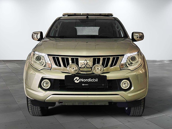 Mitsubishi L200 2 of 23