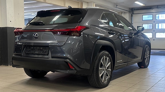 Lexus UX300e 6 of 30