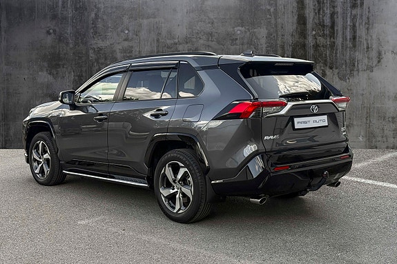 Toyota RAV4 8 of 26