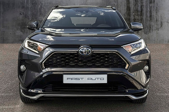 Toyota RAV4 3 of 26