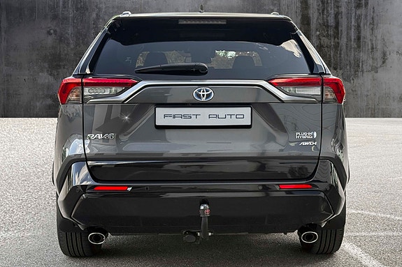 Toyota RAV4 10 of 26