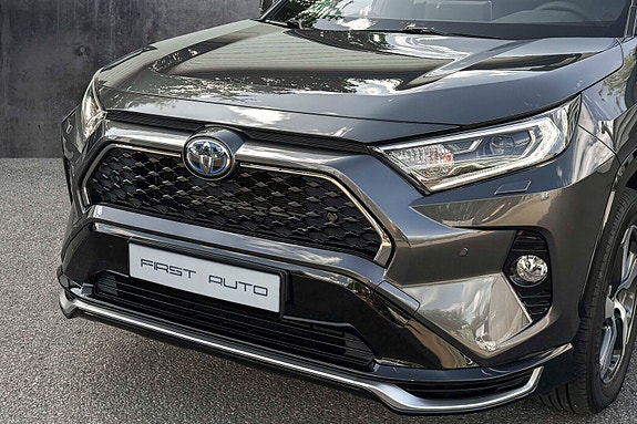 Toyota RAV4 6 of 26