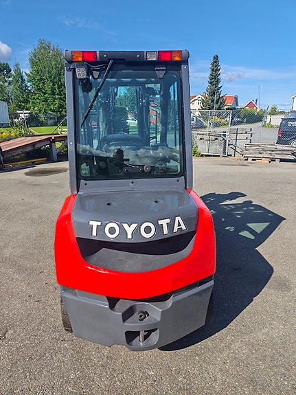 Toyota 02 8FDF30 3 of 11