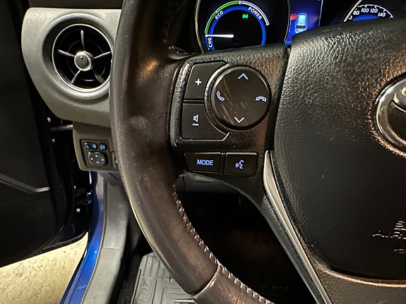 Toyota Auris 24 of 30